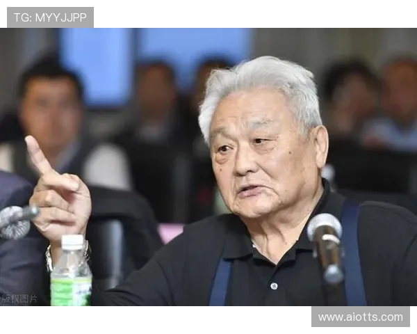 武磊祝93岁中国足球名宿年维泗寿愿传承老一辈精神理念